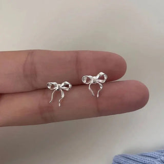 【IA2027】デインティ スターリングシルバー ボウスタッドピアス 女性用