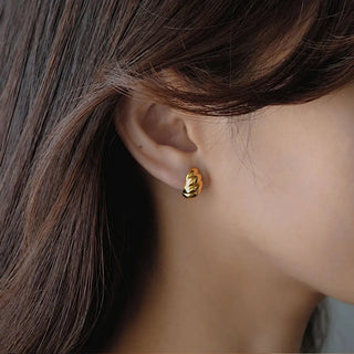 【IA1101】高品質 シックな小さなステンレススチール クロワッサンフープピアス 18K ゴールドメッキ 低アレルギージュエリー