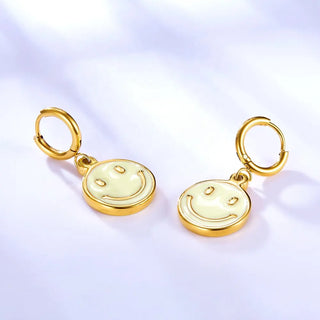 【IA0408】Ason 女性用ファッション 18Kゴールドメッキ ステンレススチール ハギーピアス ジュエリー キュートなイエローラウンドスマイルフェイスフープピアス