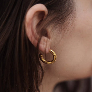 【IA1111】ドロップシッピング  18K ゴールドメッキ ステンレススチール 低アレルギー ピアス ビッグC型フープピアス デインティジュエリー